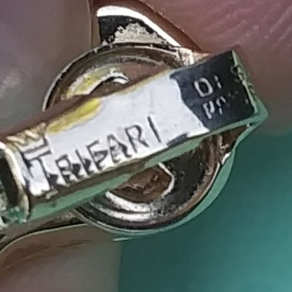 Vintage Crown Trifari gold tone clip dangle earrings - Picture 3 of 16